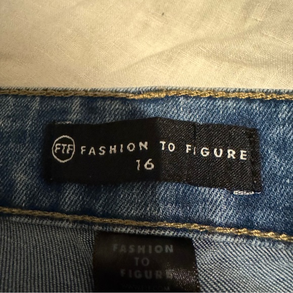 Fashion To Figure Plus 16 Jeans Distressed Rhinestone High Rise Skinny Stretchy - Picture 6 of 13